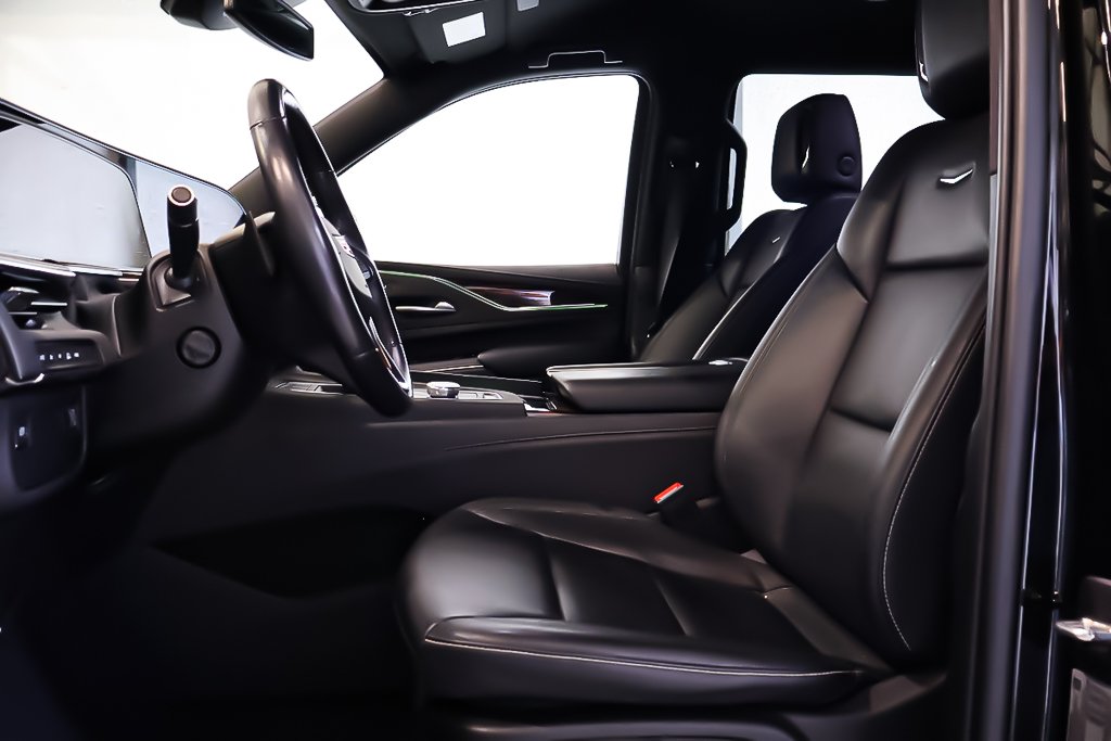 2023 Cadillac Escalade LUXURY 4RM + V8 6.2L in Terrebonne, Quebec - 13 - w1024h768px