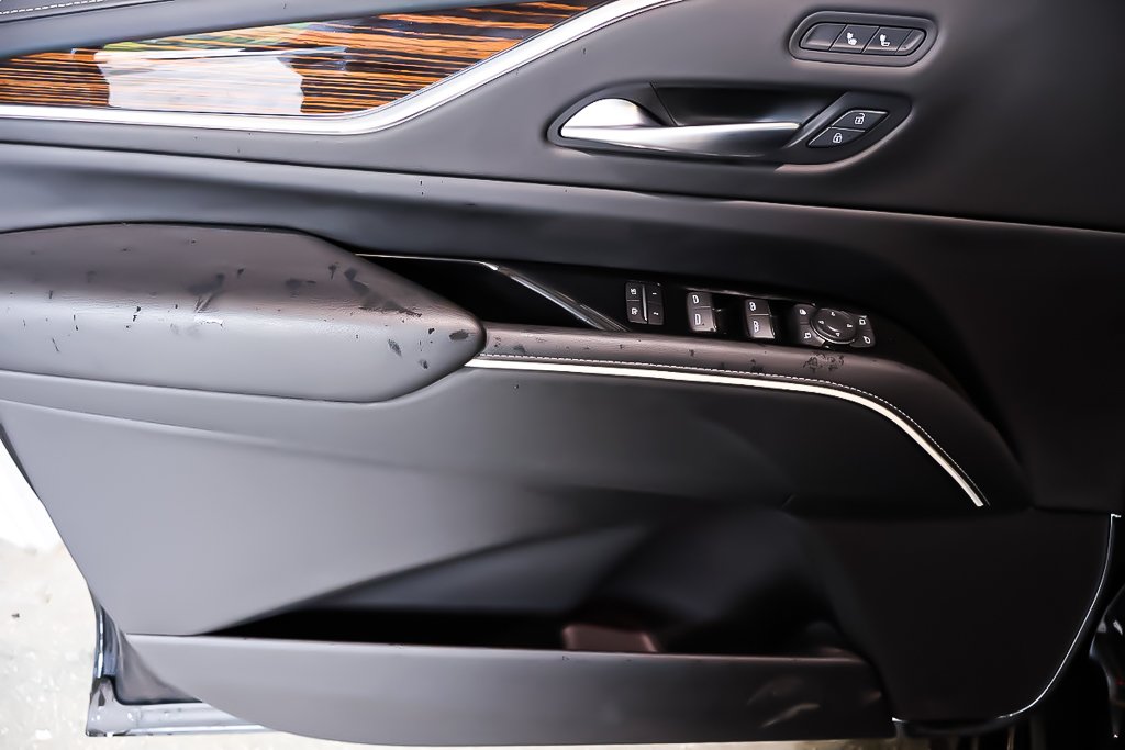 2023 Cadillac Escalade LUXURY 4RM + V8 6.2L in Terrebonne, Quebec - 29 - w1024h768px