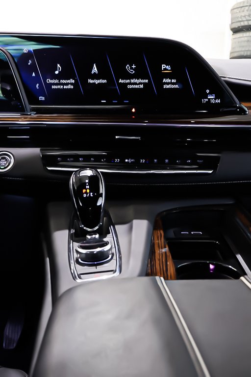 2023 Cadillac Escalade LUXURY 4RM + V8 6.2L in Terrebonne, Quebec - 22 - w1024h768px