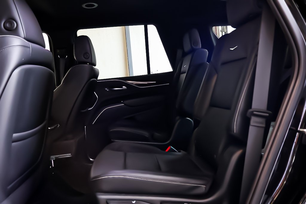 2023 Cadillac Escalade LUXURY 4RM + V8 6.2L in Terrebonne, Quebec - 30 - w1024h768px
