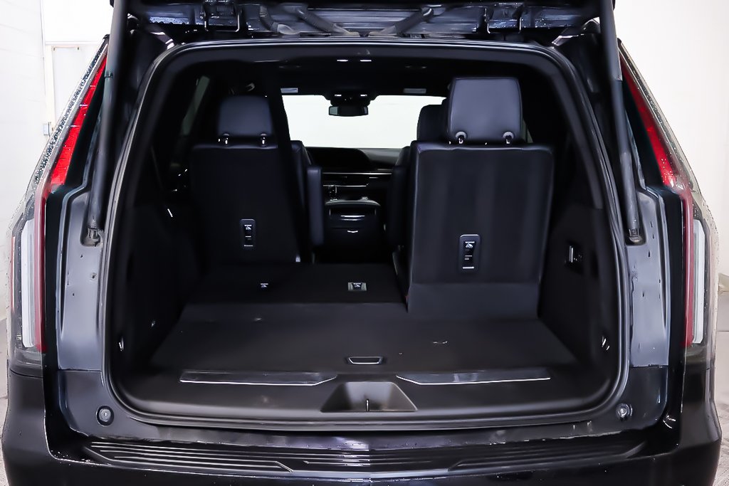 2023 Cadillac Escalade LUXURY 4RM + V8 6.2L in Terrebonne, Quebec - 7 - w1024h768px