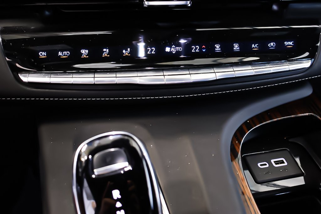 2023 Cadillac Escalade LUXURY 4RM + V8 6.2L in Terrebonne, Quebec - 25 - w1024h768px