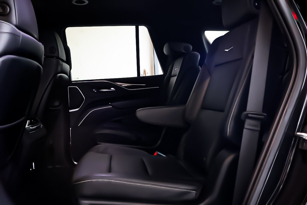 2023 Cadillac Escalade 4WD LUXURY + V8 6.2L + ATTACHE-REMORQUE in Terrebonne, Quebec - 30 - w1024h768px