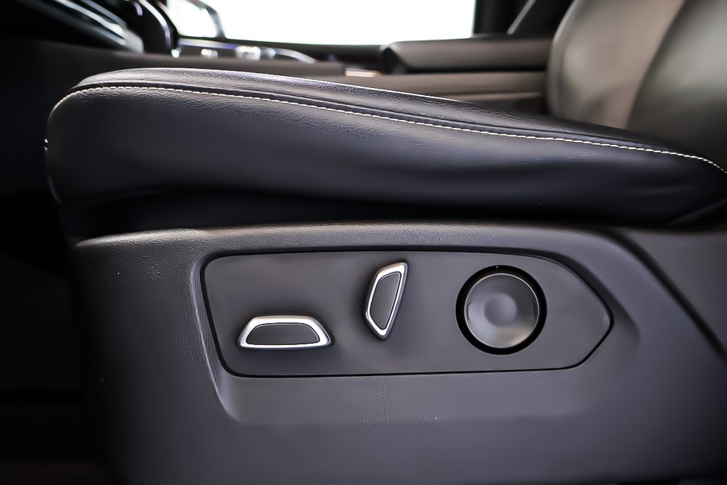 2023 Cadillac Escalade 4WD LUXURY + V8 6.2L + ATTACHE-REMORQUE in Terrebonne, Quebec - 14 - w1024h768px