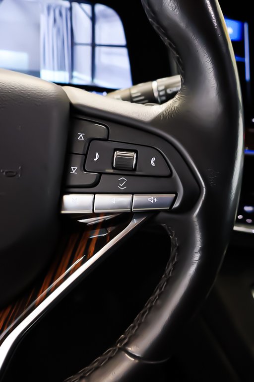 2023 Cadillac Escalade 4WD LUXURY + V8 6.2L + ATTACHE-REMORQUE in Terrebonne, Quebec - 19 - w1024h768px
