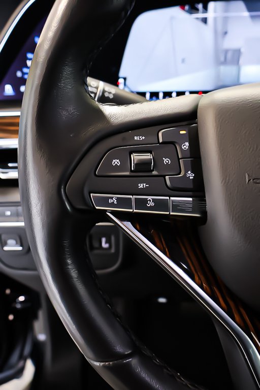 2023 Cadillac Escalade 4WD LUXURY + V8 6.2L + ATTACHE-REMORQUE in Terrebonne, Quebec - 18 - w1024h768px