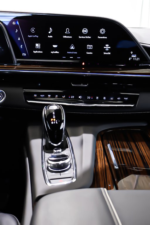 2023 Cadillac Escalade 4WD LUXURY + V8 6.2L + ATTACHE-REMORQUE in Terrebonne, Quebec - 22 - w1024h768px