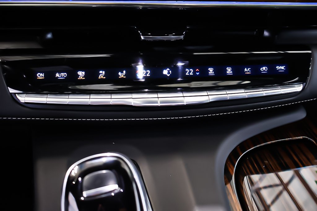 2023 Cadillac Escalade 4WD LUXURY + V8 6.2L + ATTACHE-REMORQUE in Terrebonne, Quebec - 25 - w1024h768px