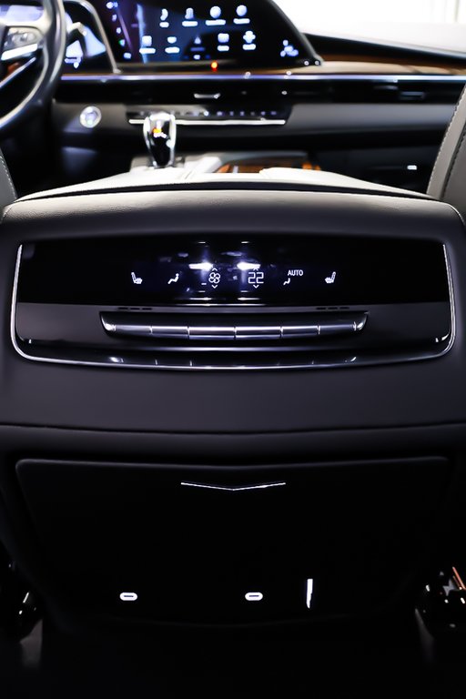 2023 Cadillac Escalade 4WD LUXURY + V8 6.2L + ATTACHE-REMORQUE in Terrebonne, Quebec - 31 - w1024h768px