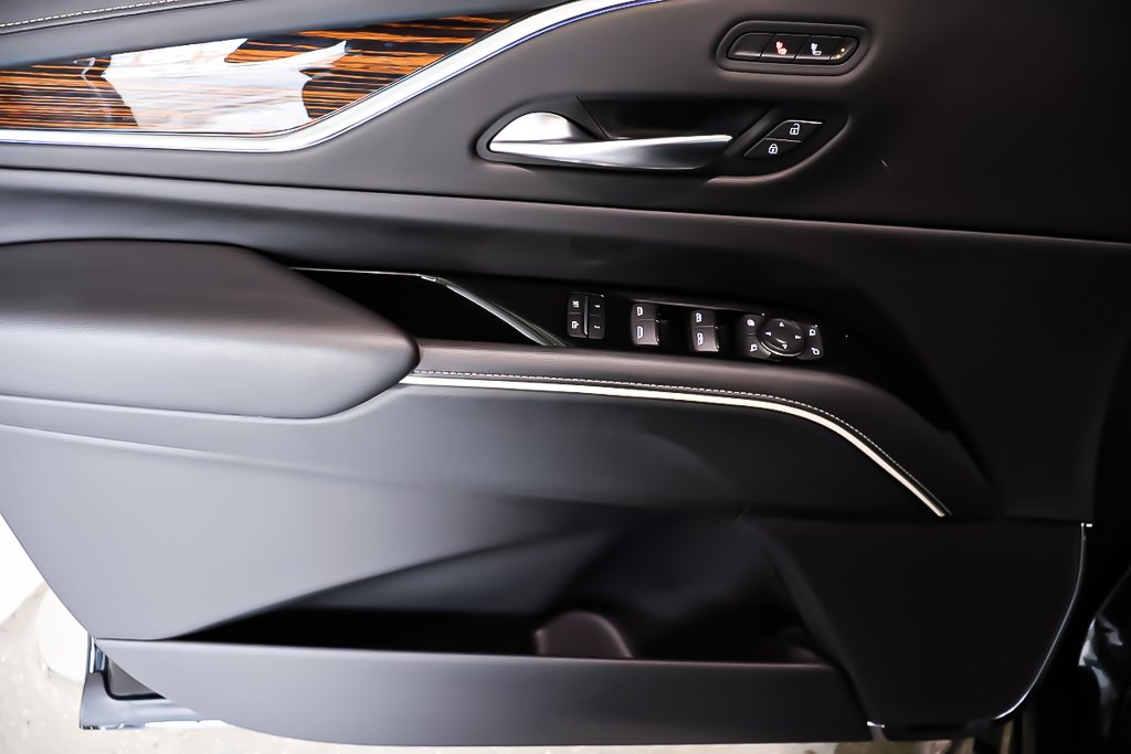 2023 Cadillac Escalade 4WD LUXURY + V8 6.2L + ATTACHE-REMORQUE in Terrebonne, Quebec - 29 - w1024h768px