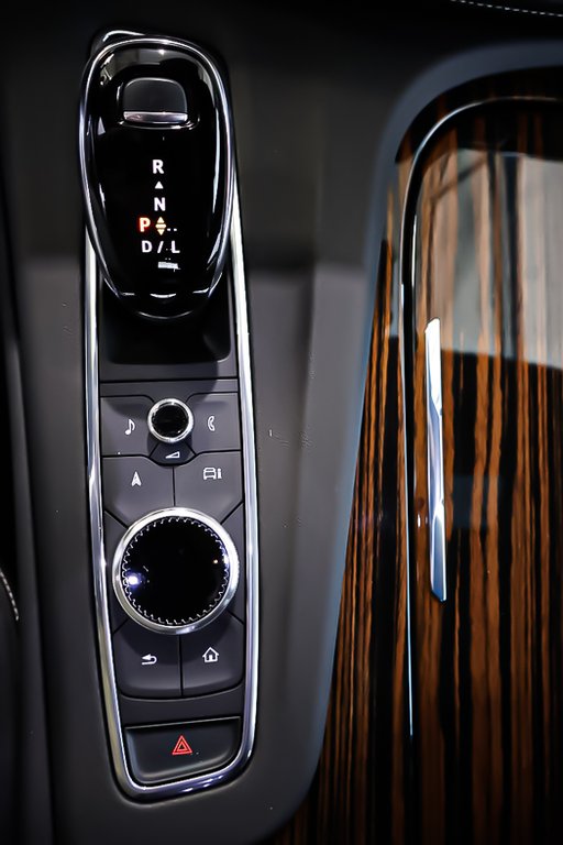 Cadillac Escalade 4WD LUXURY + V8 6.2 + 7 PASSAGERS 2023 à Terrebonne, Québec - 27 - w1024h768px