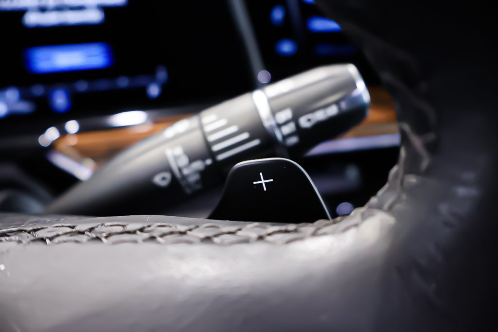 Cadillac Escalade 4WD LUXURY + V8 6.2 + 7 PASSAGERS 2023 à Terrebonne, Québec - 19 - w1024h768px