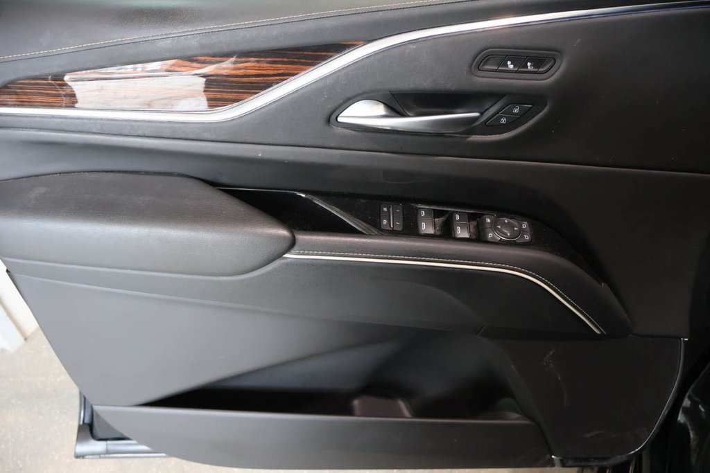Cadillac Escalade LUXURY 4WD + V8 6.2L 2023 à Terrebonne, Québec - 31 - w1024h768px