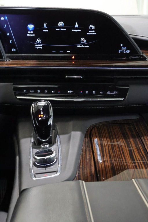 Cadillac Escalade LUXURY 4WD + V8 6.2L 2023 à Terrebonne, Québec - 23 - w1024h768px