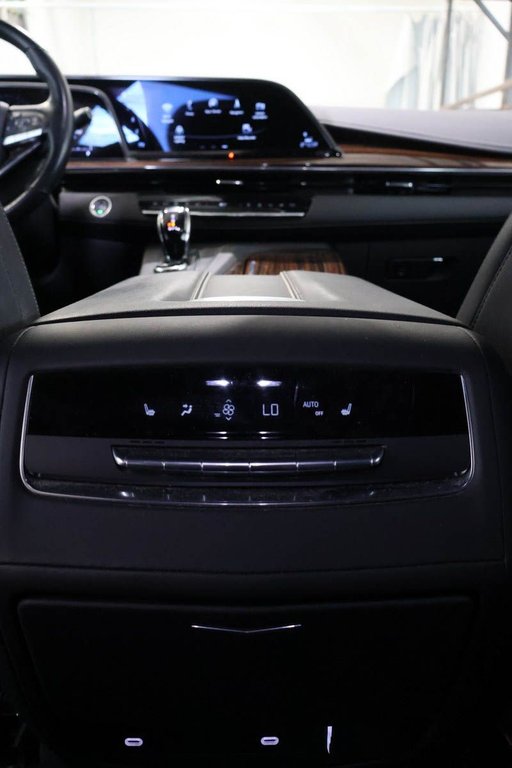 Cadillac Escalade LUXURY 4WD + V8 6.2L 2023 à Terrebonne, Québec - 34 - w1024h768px