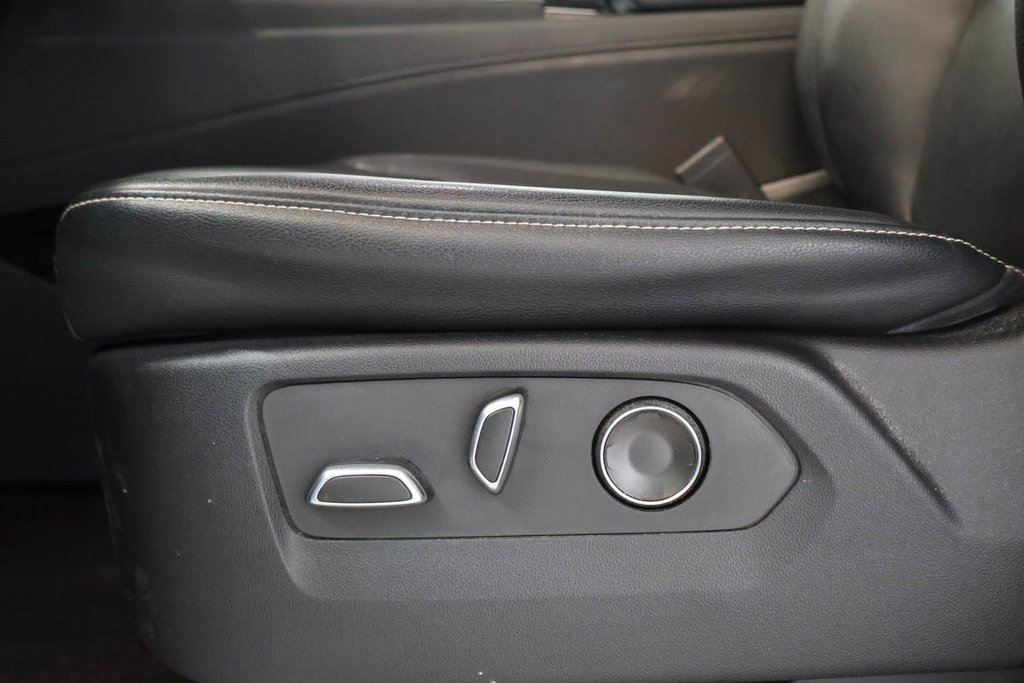 Cadillac Escalade LUXURY 4WD + V8 6.2L 2023 à Terrebonne, Québec - 14 - w1024h768px