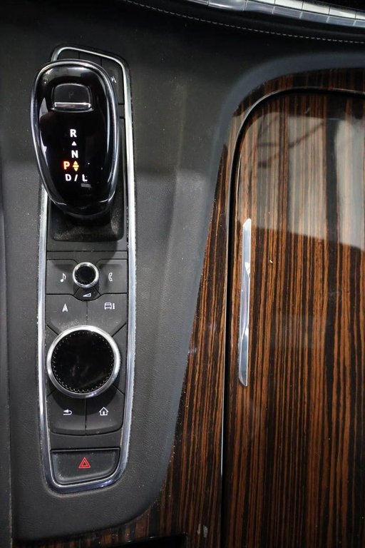 Cadillac Escalade LUXURY 4WD + V8 6.2L 2023 à Terrebonne, Québec - 29 - w1024h768px
