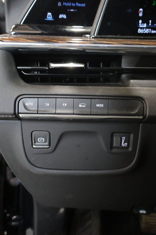 Cadillac Escalade LUXURY 4WD + V8 6.2L 2023 à Terrebonne, Québec - 30 - w1024h768px