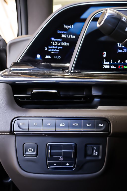 2024 Cadillac Escalade 4RM SPORT TOURING + GROUPE ONYX + V8 6.2L in Terrebonne, Quebec - 30 - w1024h768px