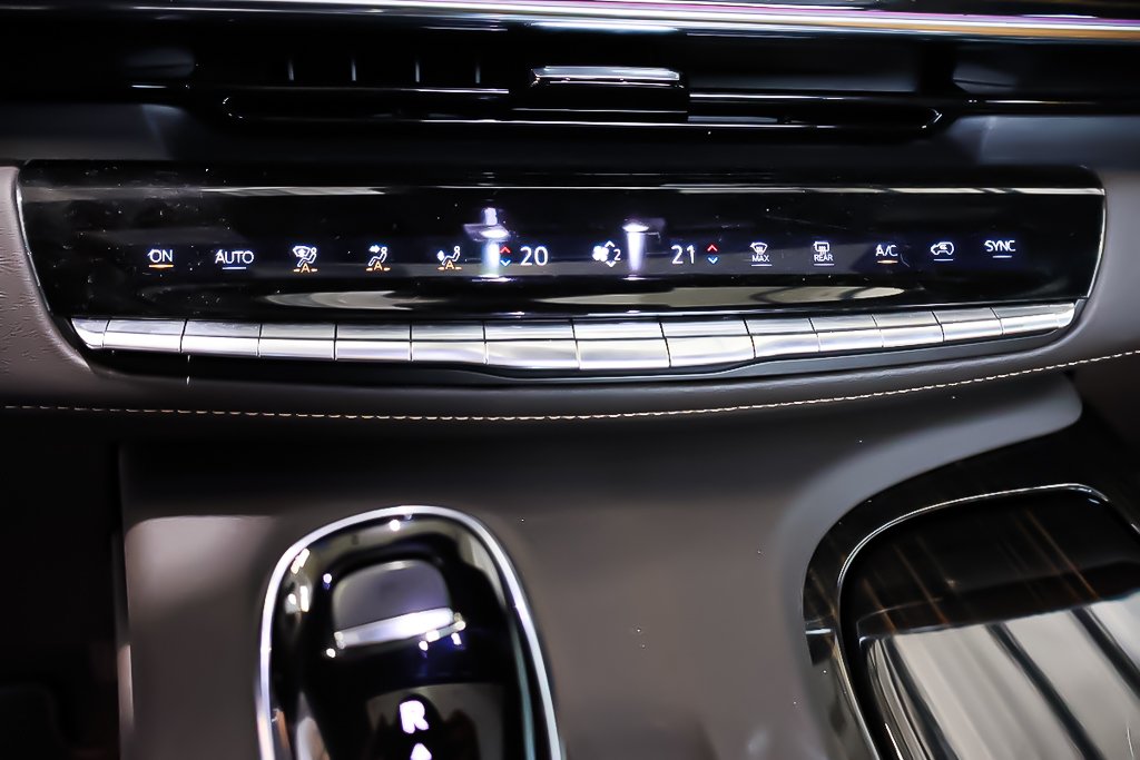 2024 Cadillac Escalade 4RM SPORT TOURING + GROUPE ONYX + V8 6.2L in Terrebonne, Quebec - 27 - w1024h768px