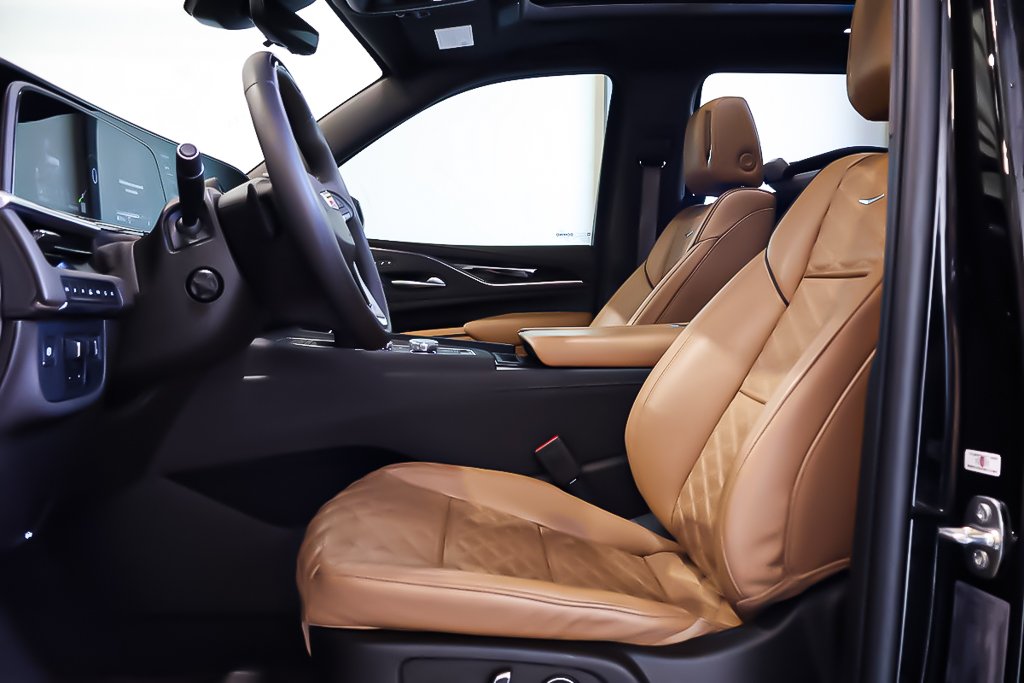 2024 Cadillac Escalade 4RM SPORT TOURING + GROUPE ONYX + V8 6.2L in Terrebonne, Quebec - 13 - w1024h768px
