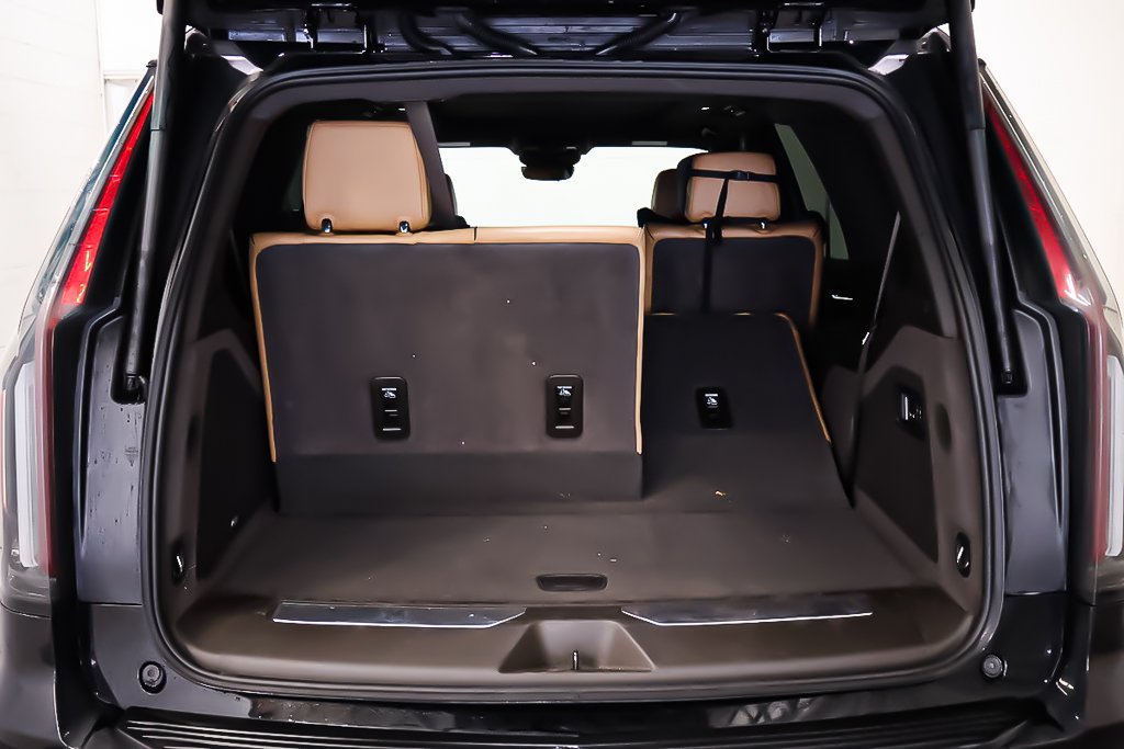 2024 Cadillac Escalade 4RM SPORT TOURING + GROUPE ONYX + V8 6.2L in Terrebonne, Quebec - 7 - w1024h768px