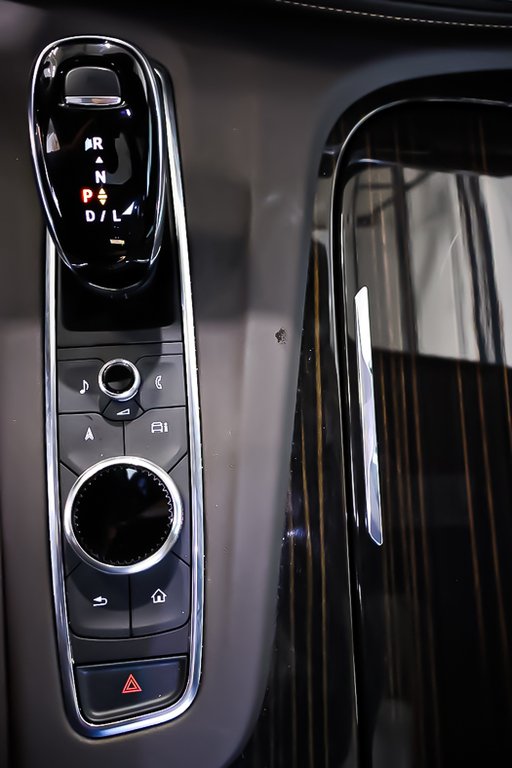 2024 Cadillac Escalade 4RM SPORT TOURING + GROUPE ONYX + V8 6.2L in Terrebonne, Quebec - 29 - w1024h768px