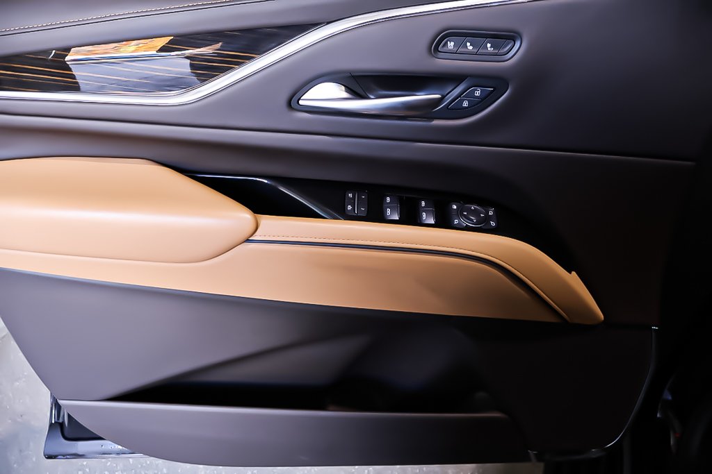 2024 Cadillac Escalade 4RM SPORT TOURING + GROUPE ONYX + V8 6.2L in Terrebonne, Quebec - 31 - w1024h768px