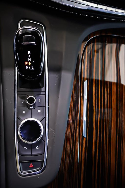 Cadillac Escalade 4RM LUXURY + V8 6.2L + CUIR + TOIT OUVRANT PANO 2024 à Terrebonne, Québec - 34 - w1024h768px