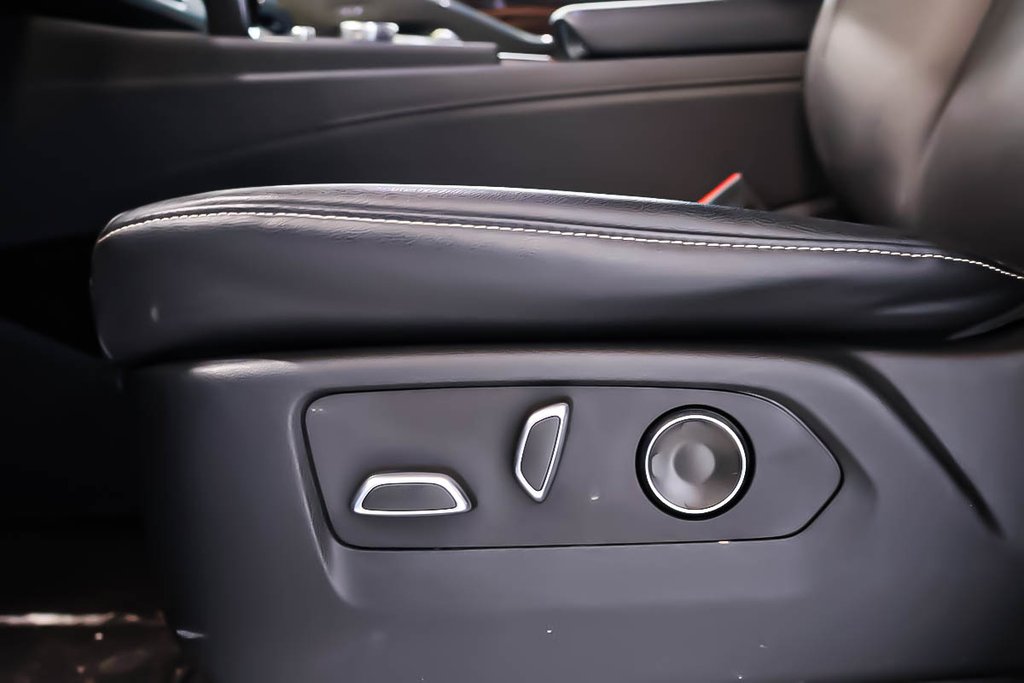 Cadillac Escalade 4RM LUXURY + V8 6.2L + CUIR + TOIT OUVRANT PANO 2024 à Terrebonne, Québec - 25 - w1024h768px