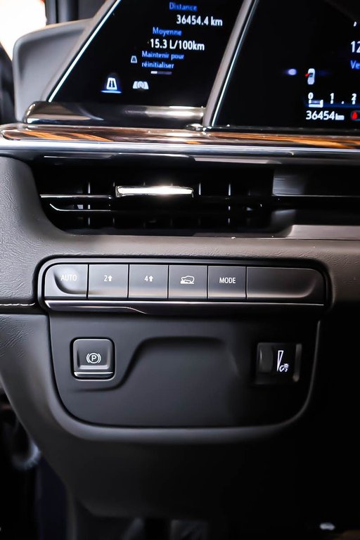 Cadillac Escalade 4RM LUXURY + V8 6.2L + CUIR + TOIT OUVRANT PANO 2024 à Terrebonne, Québec - 35 - w1024h768px