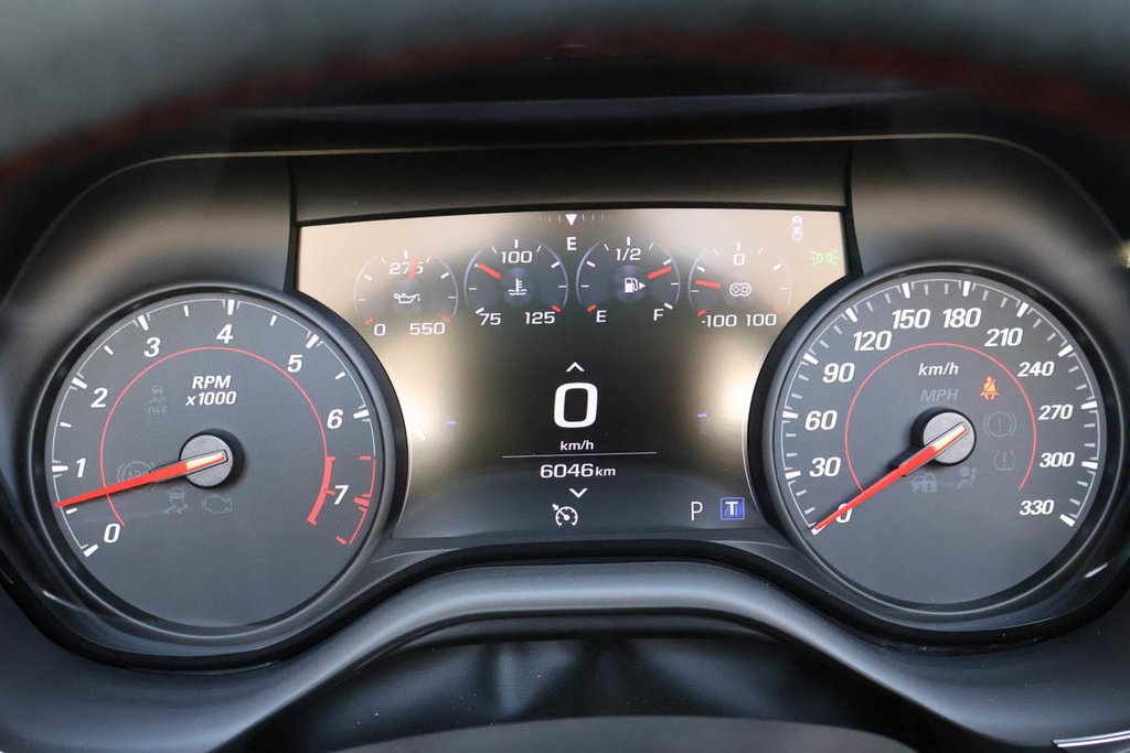 2022 Chevrolet Camaro ZL1 + CONVERTIBLE + RWD + AUTOMATIQUE in Terrebonne, Quebec - 22 - w1024h768px