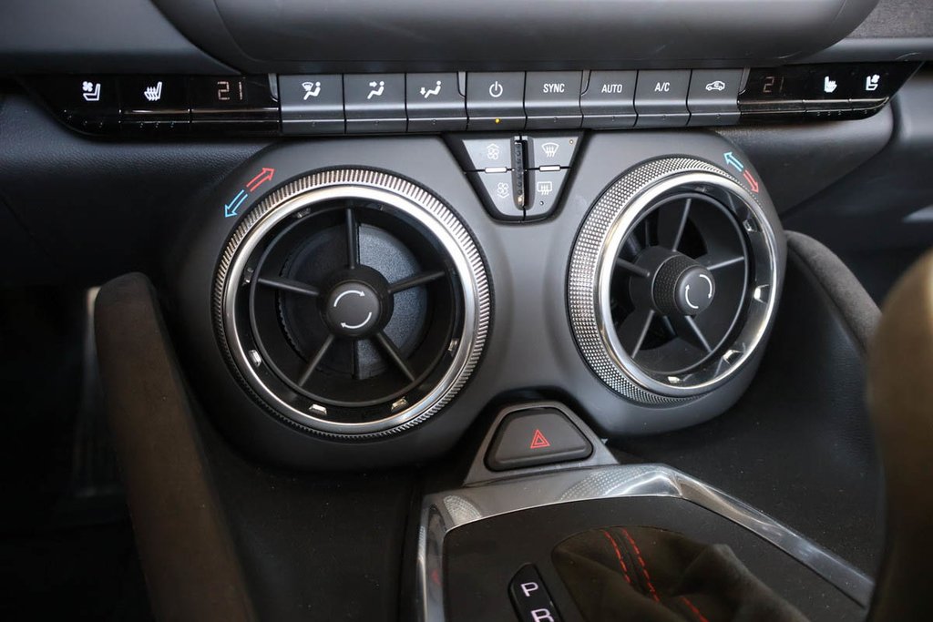 2022 Chevrolet Camaro ZL1 + CONVERTIBLE + RWD + AUTOMATIQUE in Terrebonne, Quebec - 27 - w1024h768px