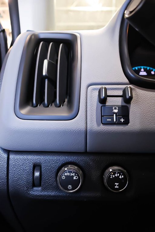 Chevrolet Colorado WT + CREW CAB + LONG BOX + 4X4 2017 à Terrebonne, Québec - 22 - w1024h768px