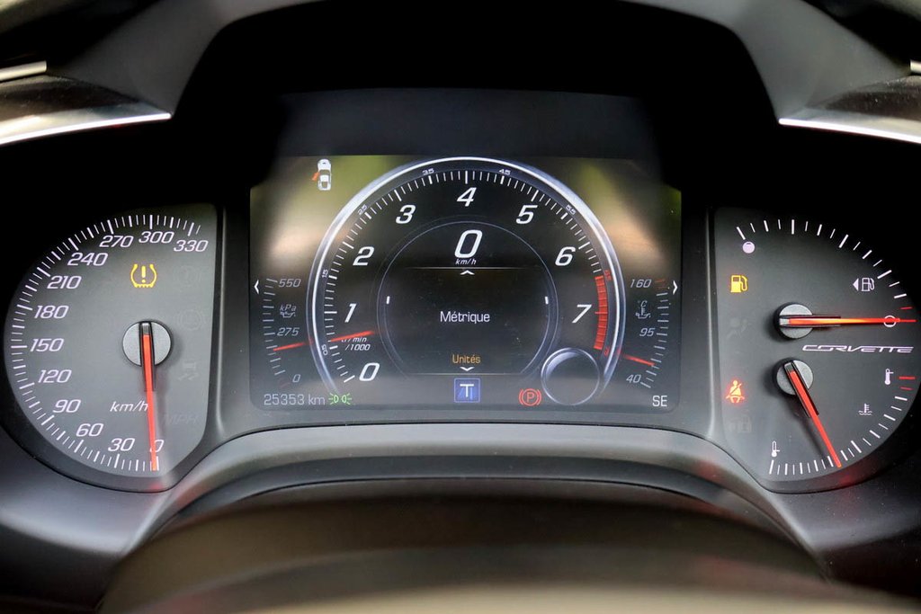Chevrolet Corvette GRAND SPORT 2LT + MANUELLE + CONVERTIBLE + RWD 2019 à Terrebonne, Québec - 22 - w1024h768px