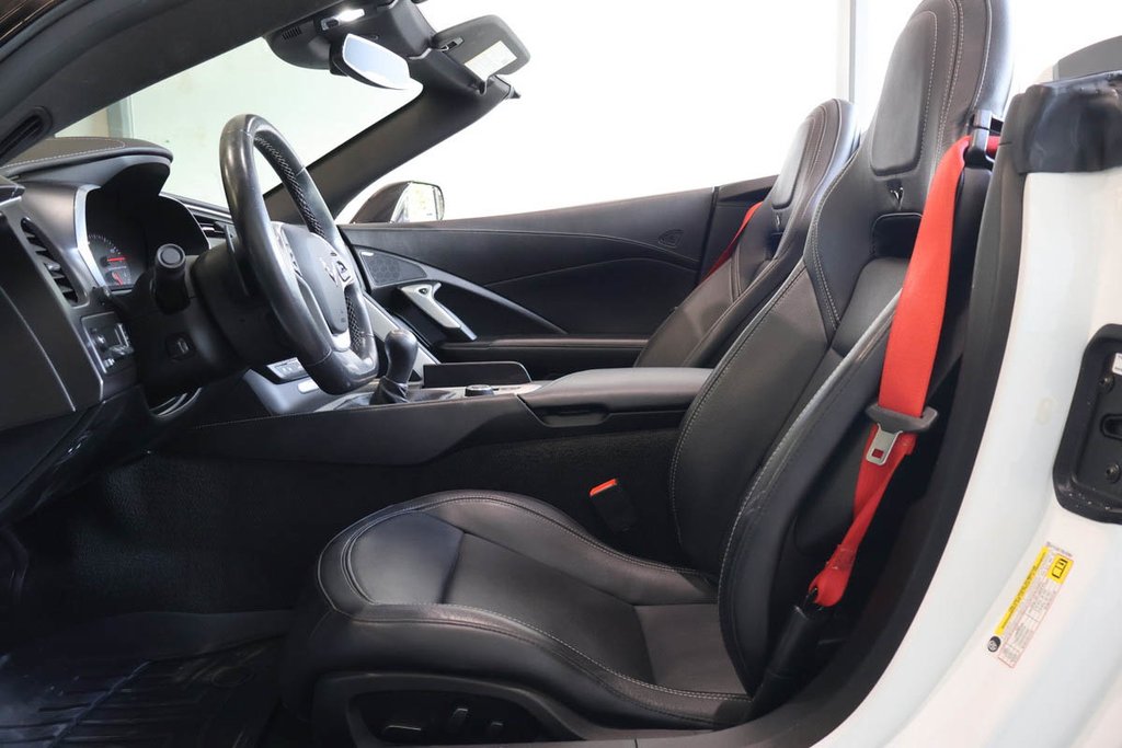 Chevrolet Corvette GRAND SPORT 2LT + MANUELLE + CONVERTIBLE + RWD 2019 à Terrebonne, Québec - 13 - w1024h768px