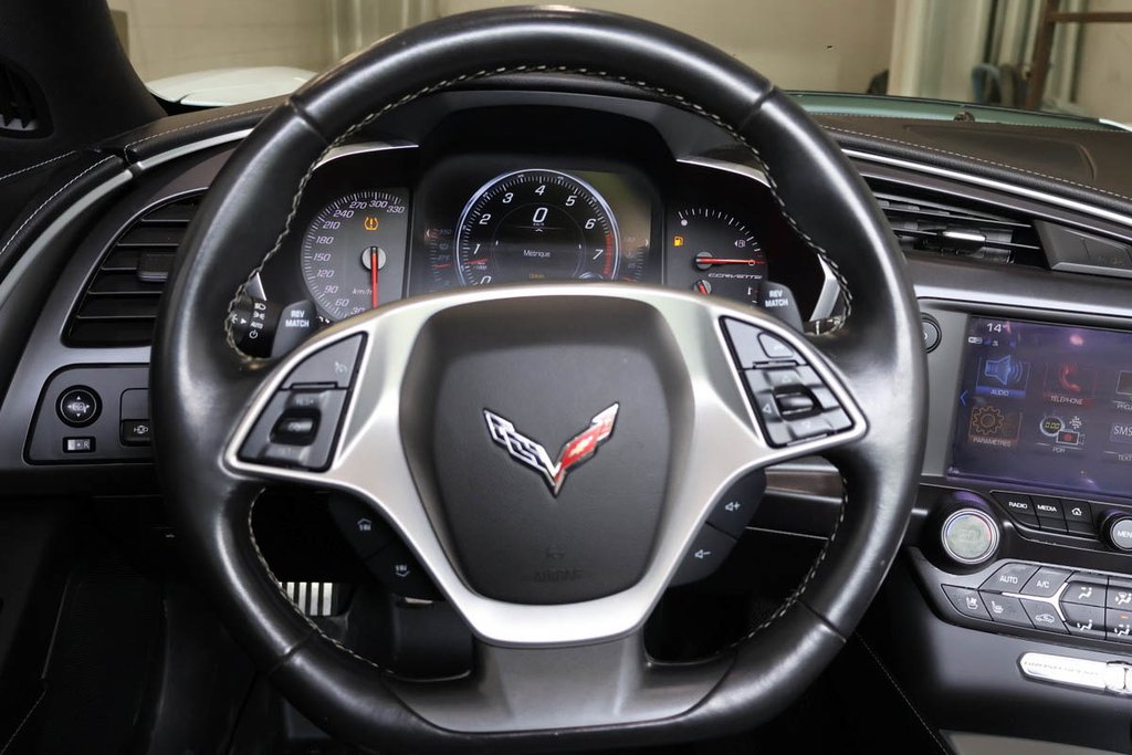 Chevrolet Corvette GRAND SPORT 2LT + MANUELLE + CONVERTIBLE + RWD 2019 à Terrebonne, Québec - 17 - w1024h768px
