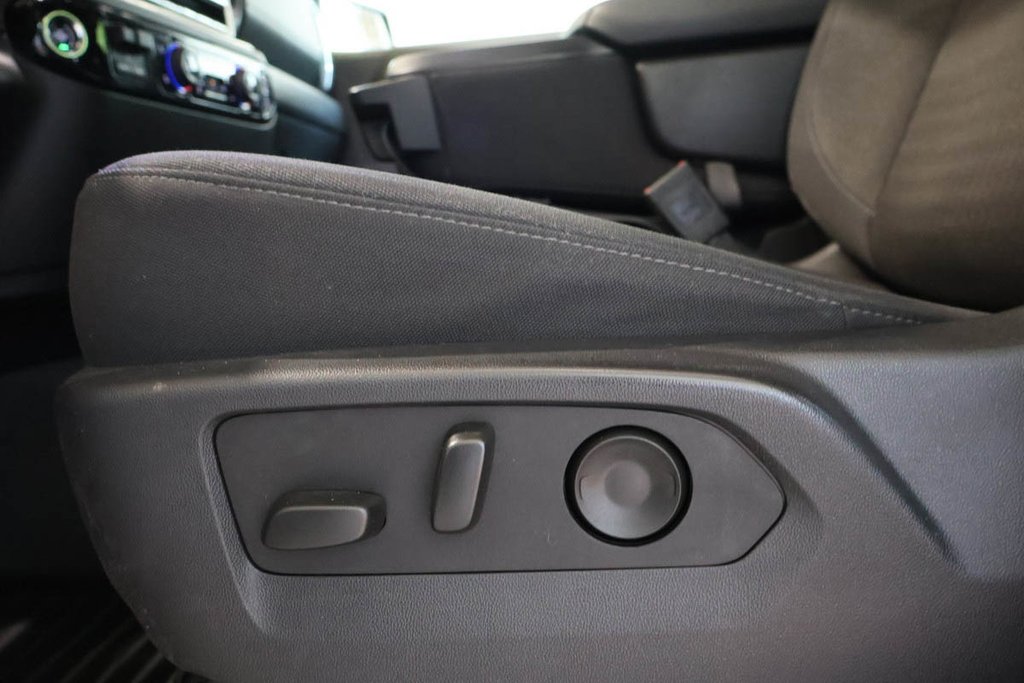 2025 Chevrolet SILVERADO 1500 CREW 1LT + 4RM + SWB + V8 5.3L in Terrebonne, Quebec - 11 - w1024h768px