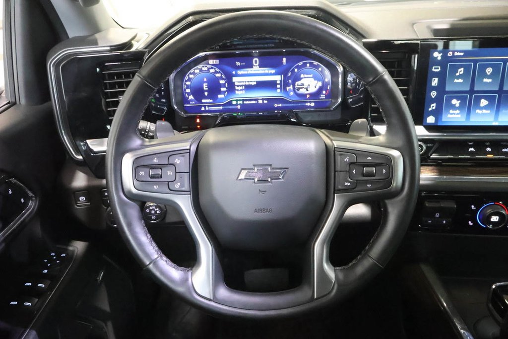 Chevrolet Silverado LT TRAILBOSS + SHORT BOX + AWD + APPARENCE NOIRE 2025 à Terrebonne, Québec - 14 - w1024h768px