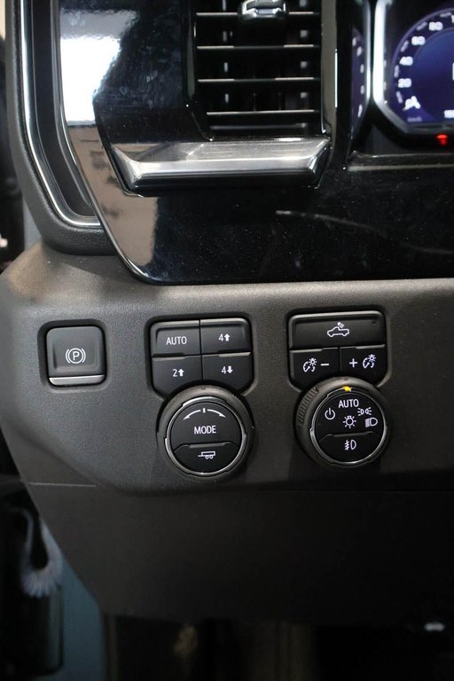 Chevrolet Silverado LT TRAILBOSS + SHORT BOX + AWD + APPARENCE NOIRE 2025 à Terrebonne, Québec - 25 - w1024h768px