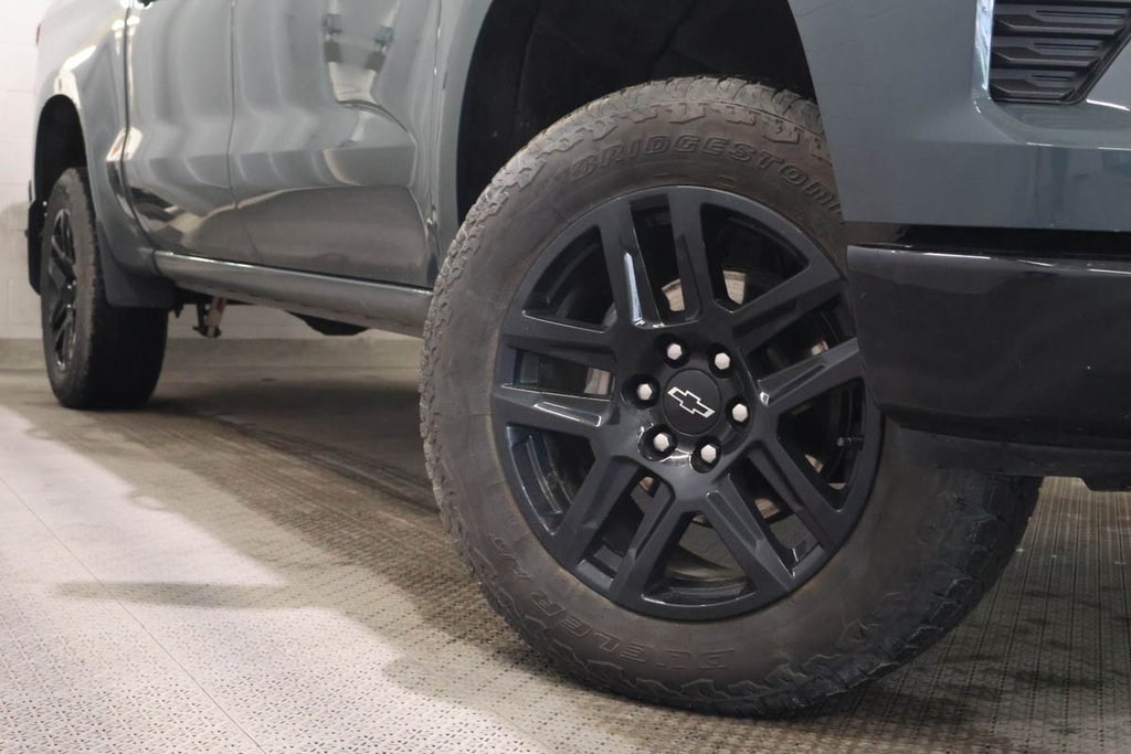 Chevrolet Silverado LT TRAILBOSS + SHORT BOX + AWD + APPARENCE NOIRE 2025 à Terrebonne, Québec - 9 - w1024h768px