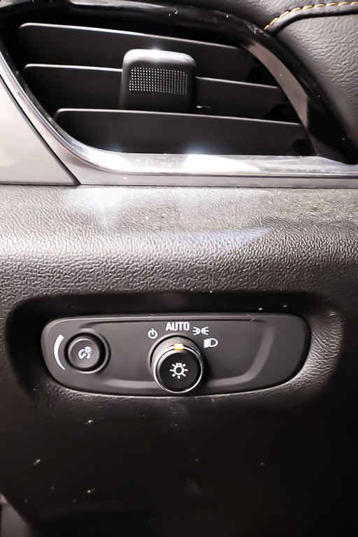 Chevrolet Traverse LS + AWD + 8 PASSAGERS 2019 à Terrebonne, Québec - 25 - w1024h768px
