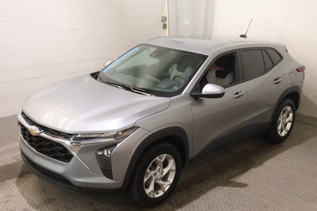 2025 Chevrolet TRAX LS + FWD + GROUPE ELECTRIQUE in Terrebonne, Quebec - 3 - w1024h768px