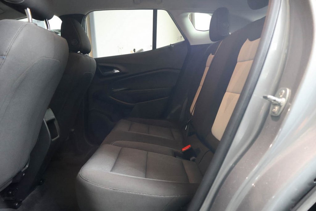 2025 Chevrolet TRAX LS + FWD + GROUPE ELECTRIQUE in Terrebonne, Quebec - 26 - w1024h768px