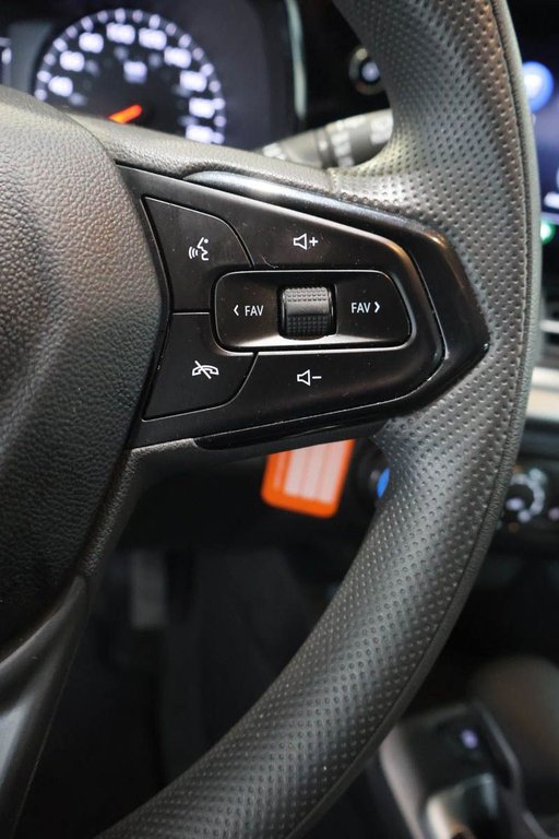 2025 Chevrolet TRAX LS + FWD + GROUPE ELECTRIQUE in Terrebonne, Quebec - 17 - w1024h768px