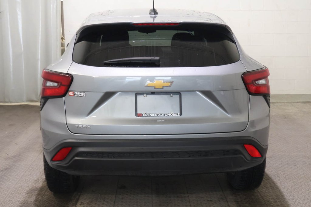 2025 Chevrolet TRAX LS + FWD + GROUPE ELECTRIQUE in Terrebonne, Quebec - 6 - w1024h768px