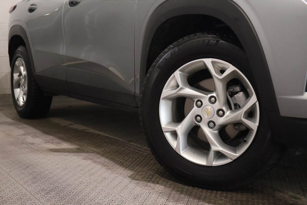 2025 Chevrolet TRAX LS + FWD + GROUPE ELECTRIQUE in Terrebonne, Quebec - 9 - w1024h768px
