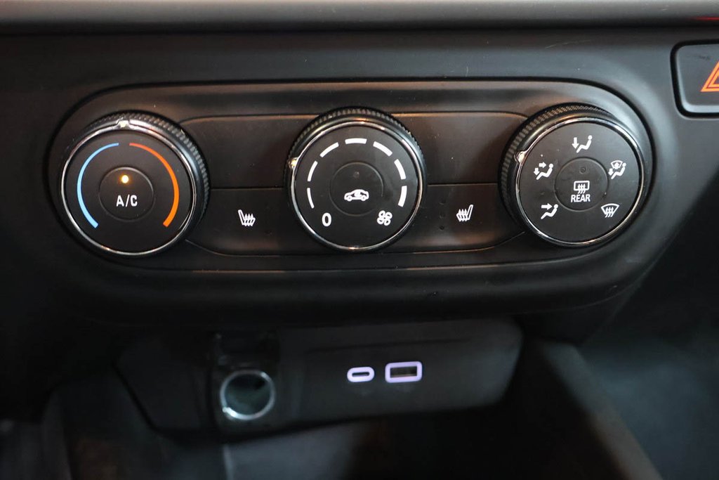 2025 Chevrolet TRAX LS + FWD + GROUPE ELECTRIQUE in Terrebonne, Quebec - 22 - w1024h768px