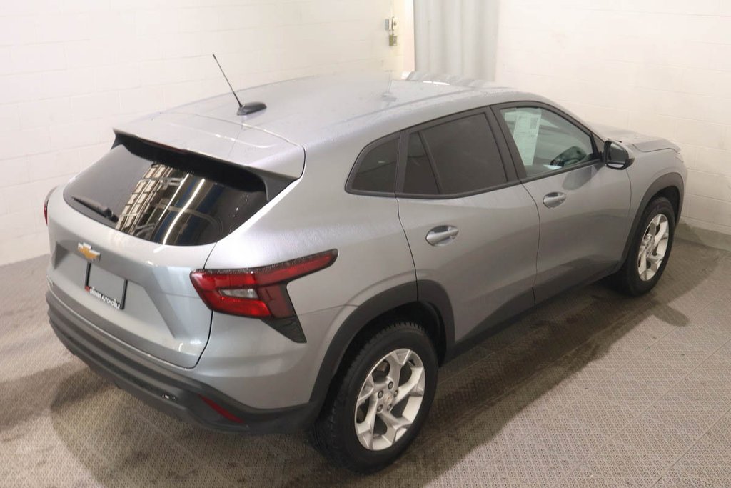 2025 Chevrolet TRAX LS + FWD + GROUPE ELECTRIQUE in Terrebonne, Quebec - 7 - w1024h768px
