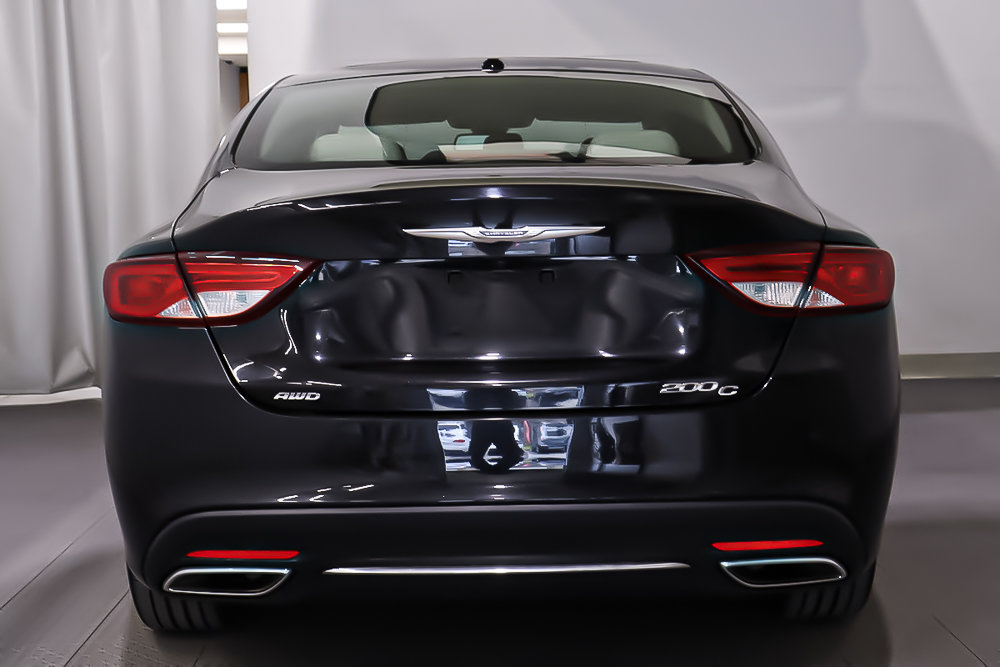 2015 Chrysler 200 C + AWD + CUIR + TOIT OUVRANT PANO in Terrebonne, Quebec - 5 - w1024h768px